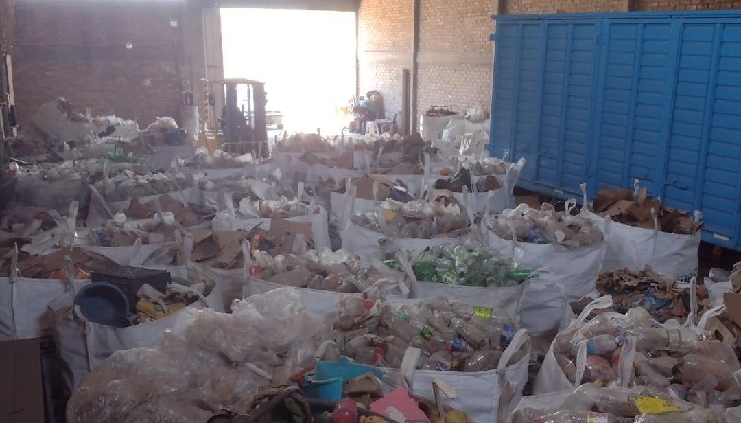 El punto verde de Palmira recupera 40 toneladas de papel, vidrios y metales