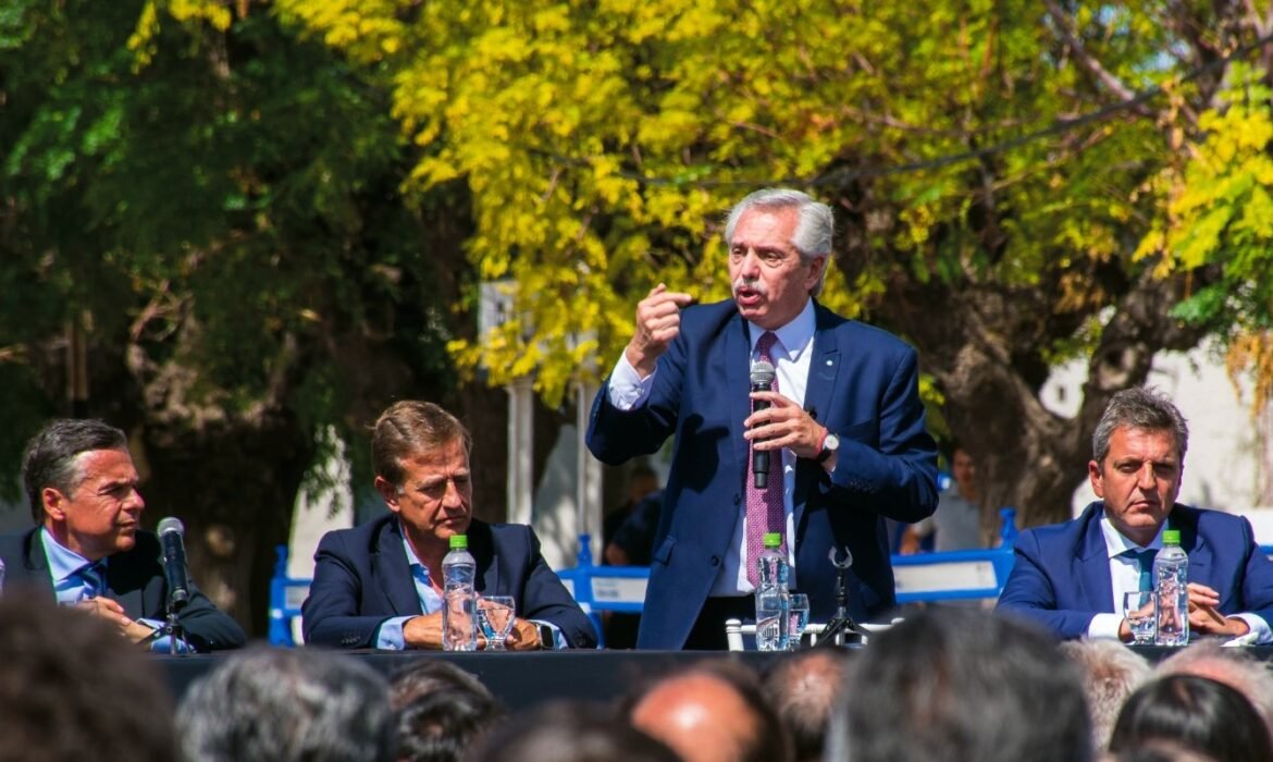 Alberto Fernández: “Es un día de celebración y no para críticas porque es un logro de todos que el tren a llegado a Mendoza”