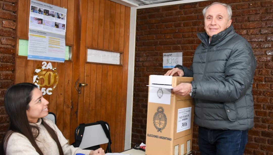 Raúl Rufeil emitió su voto en las elecciones paso nacionales
