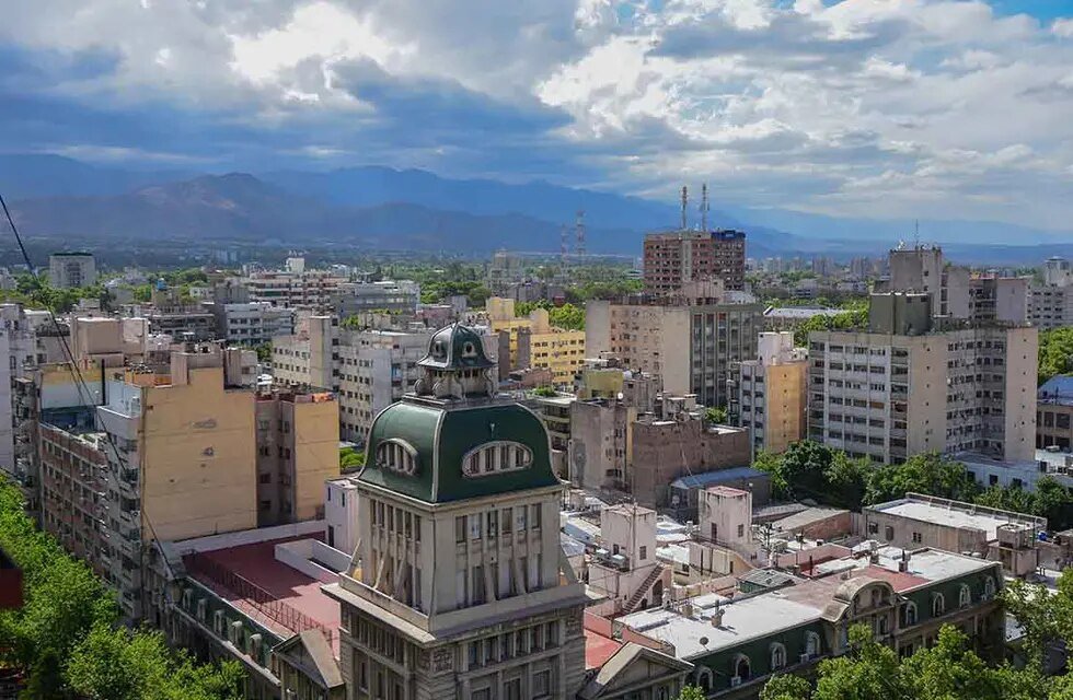 Soleado y con posibles lluvias para Mendoza