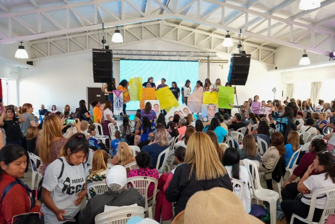 Más de 3000 mujeres y diversidades apoyaron a Massa en un Encuentro regional