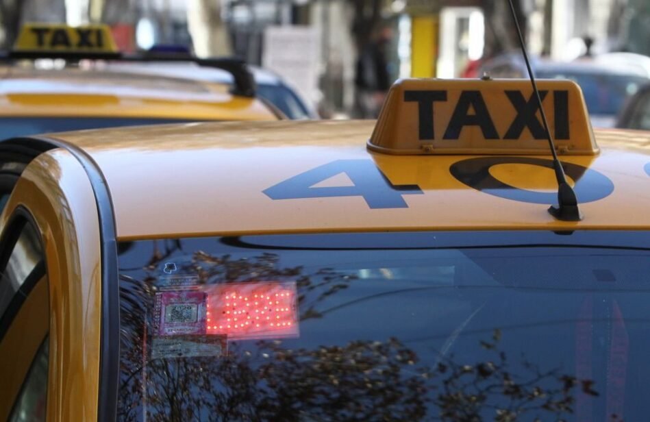 Desde hoy, aumenta el 77% la bajada de bandera para taxis y remises en Mendoza