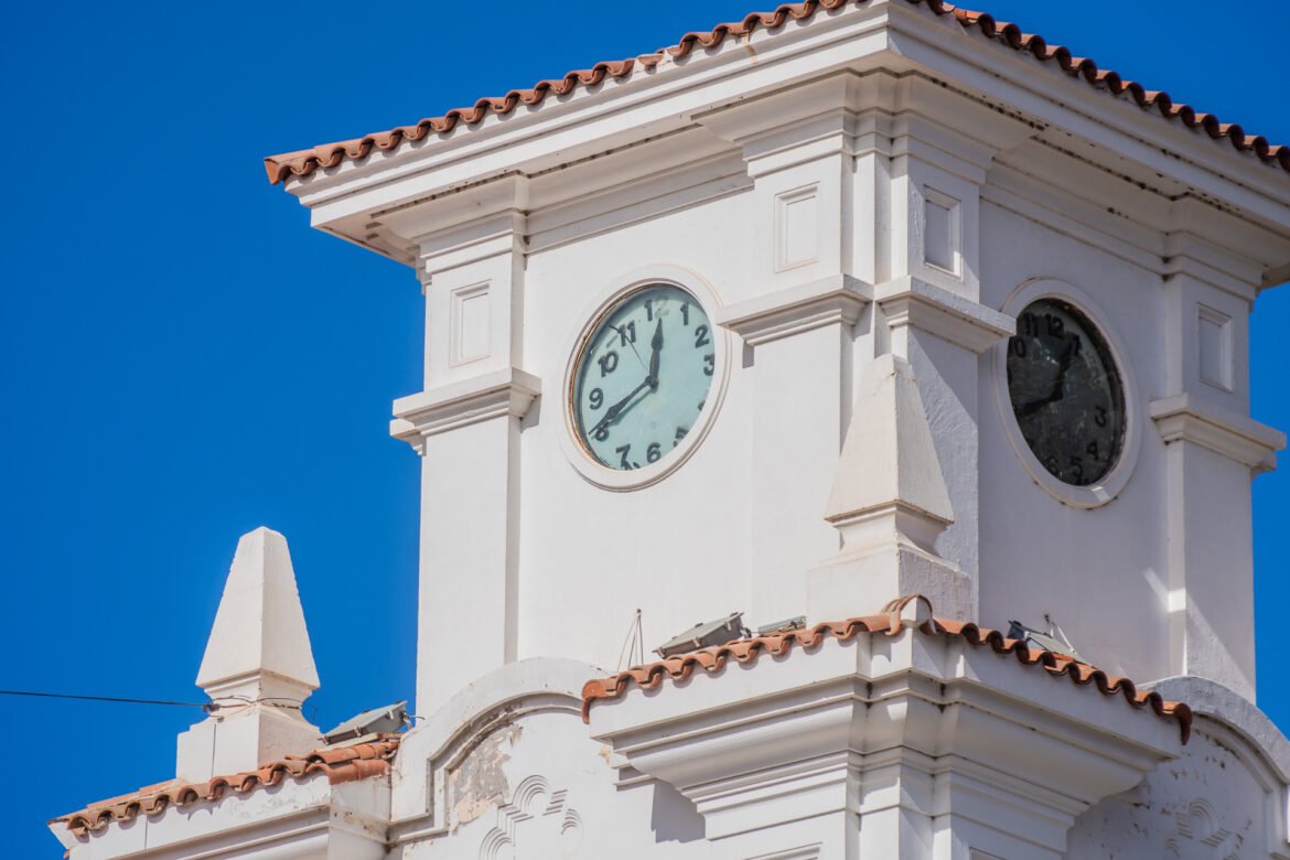 Los relojes del Edificio Municipal vuelven a dar la hora