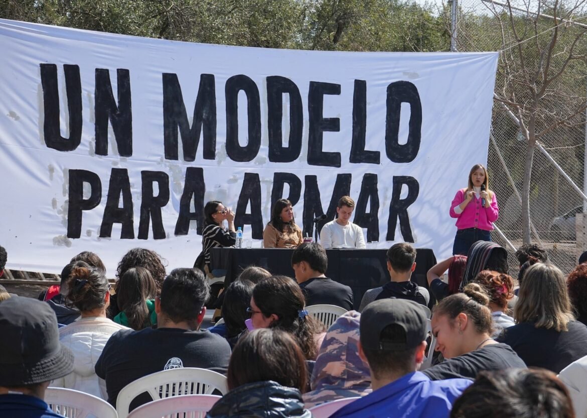 Anabel fernandez Sagasti participó de un encuentro con más de 300 jóvenes en Guaymallen