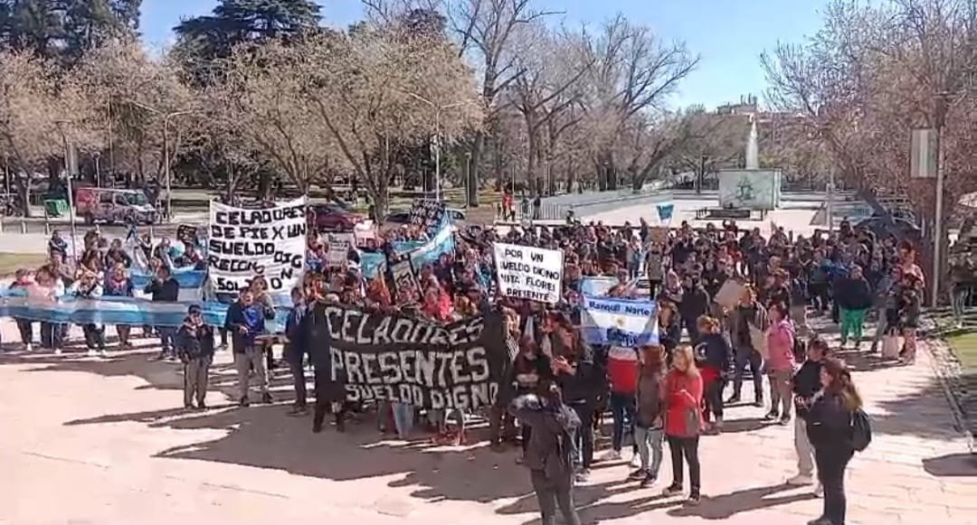 Todos los celadores de Mendoza están bajo la línea de pobreza