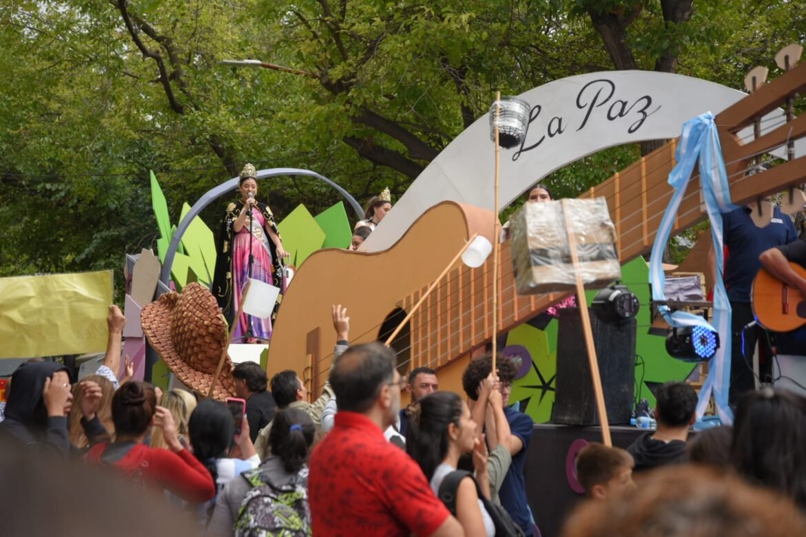 La Paz y San Carlos, ganadores del concurso de carros vendimiales