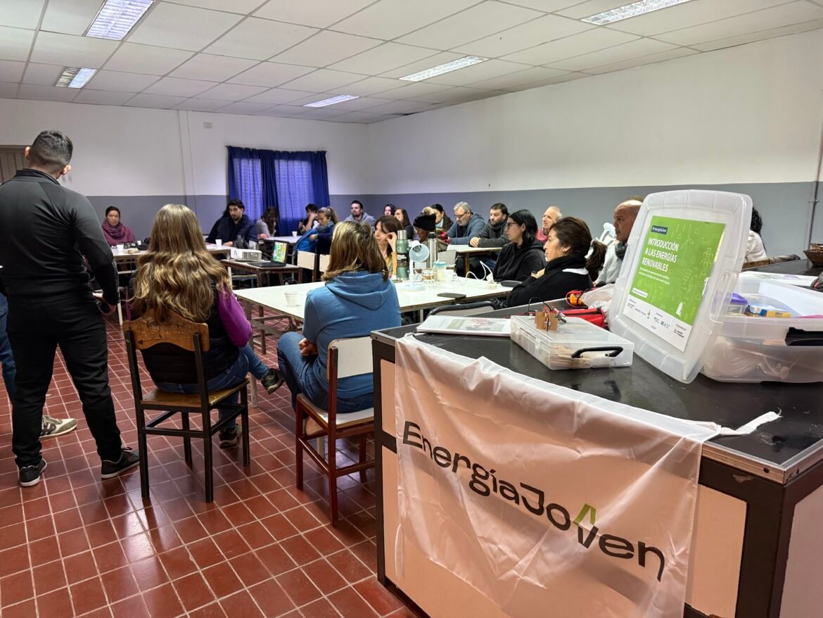 Docentes de Mendoza se capacitan en energías renovables para liderar la transición energética en las aulas
