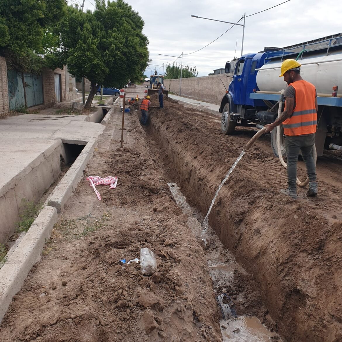 Renovación de red de agua y cloaca en Calle 1º de Marzo, en Palmira