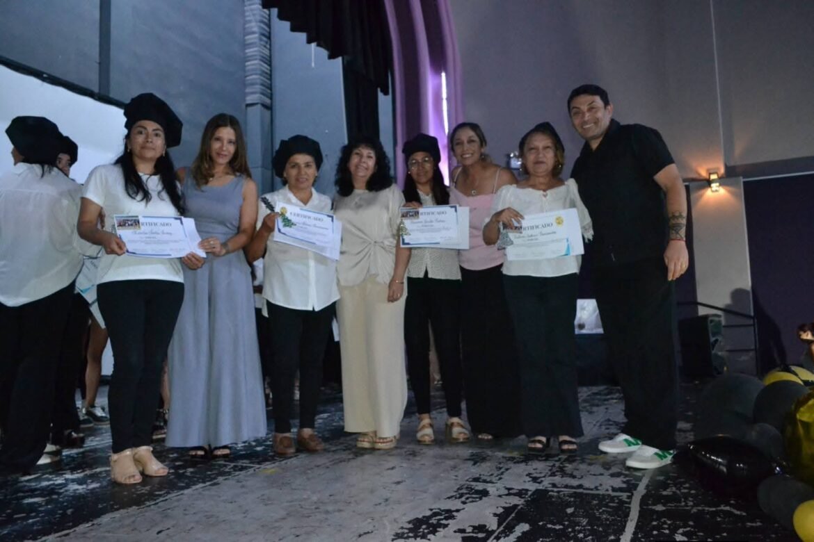 𝗠á𝘀 𝗱𝗲 𝟭𝟬𝟬 𝘃𝗲𝗰𝗶𝗻𝗮𝘀 𝗿𝗲𝗰𝗶𝗯𝗶𝗲𝗿𝗼𝗻 𝘀𝘂𝘀 𝗱𝗶𝗽𝗹𝗼𝗺𝗮𝘀 𝗱𝗲 𝗣𝗮𝗻𝗮𝗱𝗲𝗿í𝗮, 𝗣𝗮𝘀𝘁𝗲𝗹𝗲𝗿í𝗮 𝘆 𝗚𝗮𝘀𝘁𝗿𝗼𝗻𝗼𝗺í𝗮