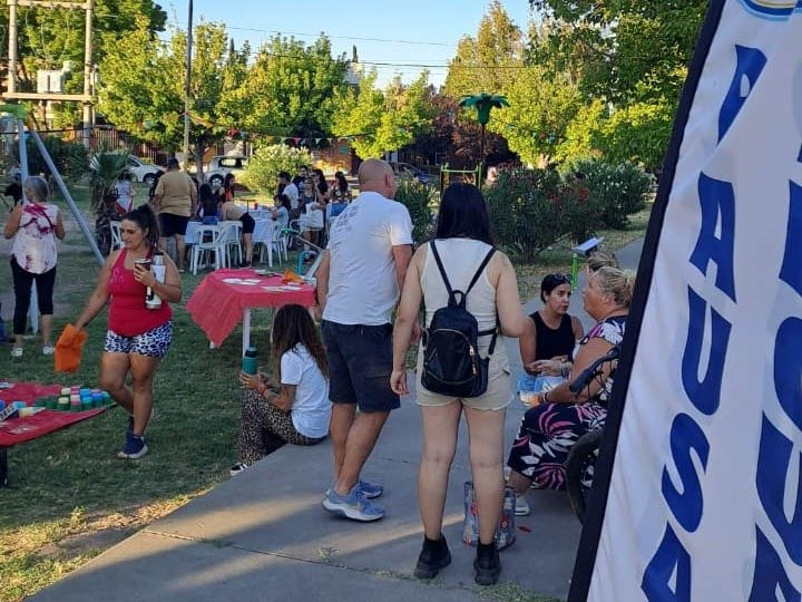 En las plazas de barrios y distritos ya vivimos las “tardecitas de verano”