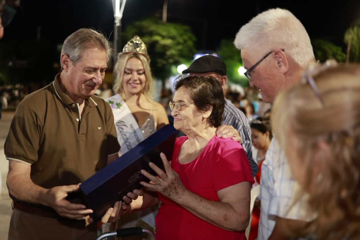 Ante cientos de vecinos, el intendente Omar Félix inauguró el parque infantil “Abuelo Miguel” de Real del Padre
