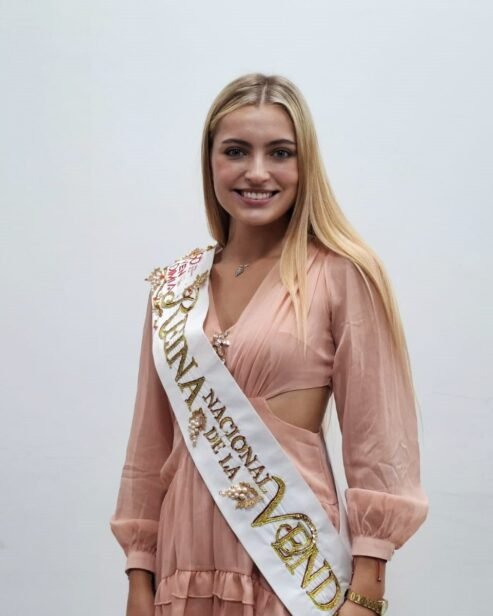 Azul invitó a los sanrafaelinos a acompañarla en su bienvenida al departamento