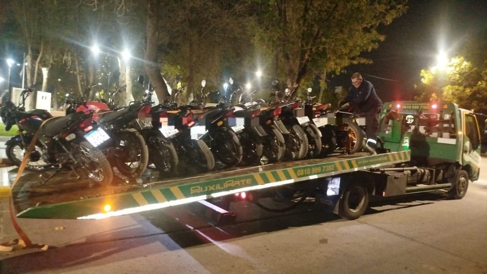 Operativo de alto impacto en Palmira: la Policía de Mendoza retiró de circulación 24 motos en controles preventivos