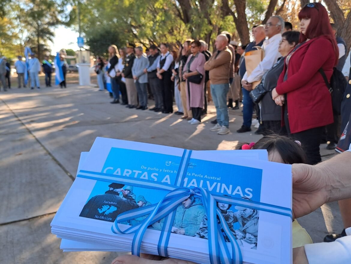 Con un gesto solidario y emotivas cartas, San Rafael recordó el hundimiento del crucero ARA General Belgrano