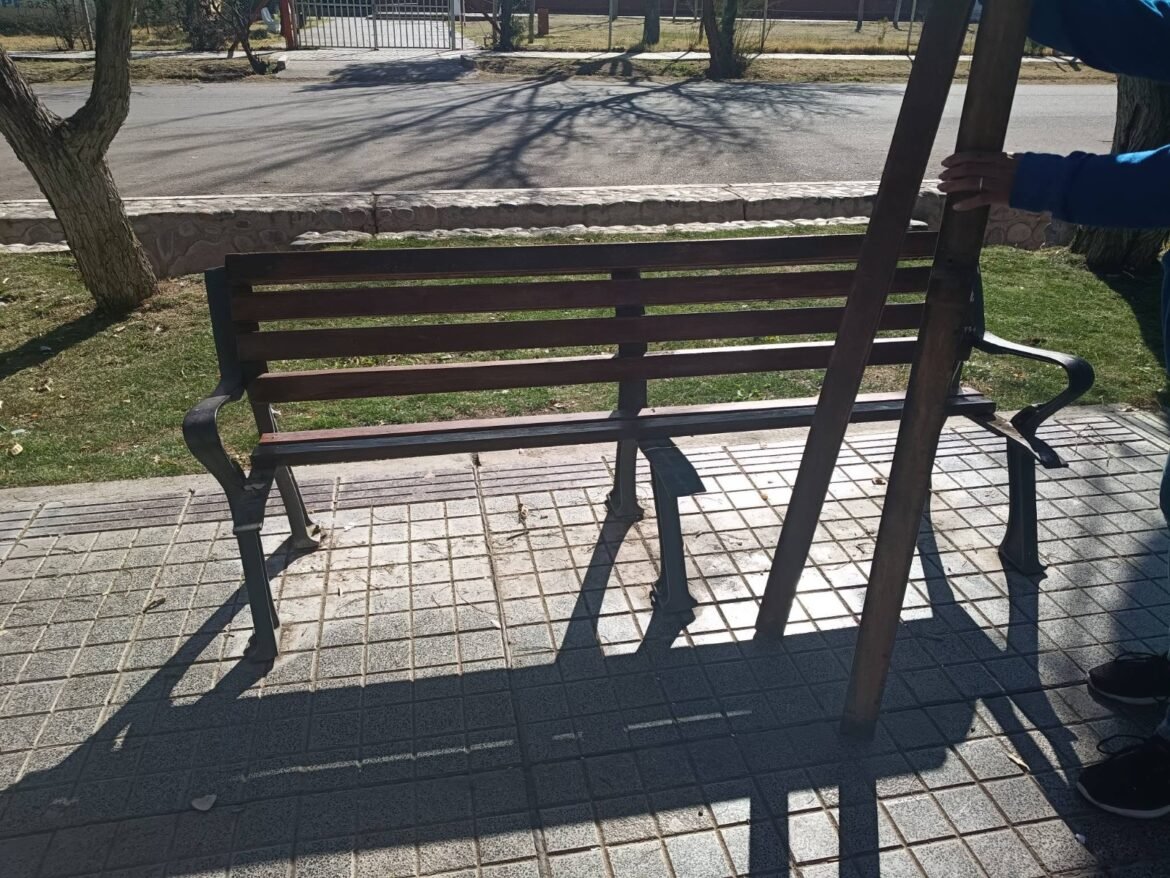 Vandalismo y roturas en la Plaza Centenario de la Villa 25 de Mayo