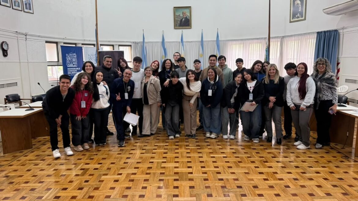 El Intendente Omar Félix compartió un desayuno con los adultos mayores en la previa de la gran fiesta departamental